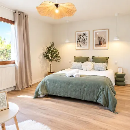 Holiday home Le Cocon De T3 La Seguiniere